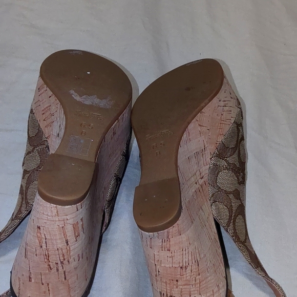 COACH WEDGE SANDALS- EXCELLENT CONDITION THESE ARE BEAUTIFUL ๐คฉ - Picture 5 of 8